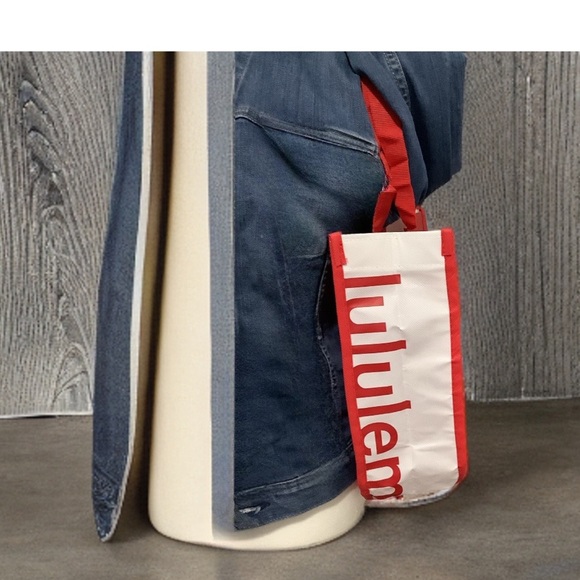 Lululemon Shopping Tote Bag form CA - Picture 2 of 5